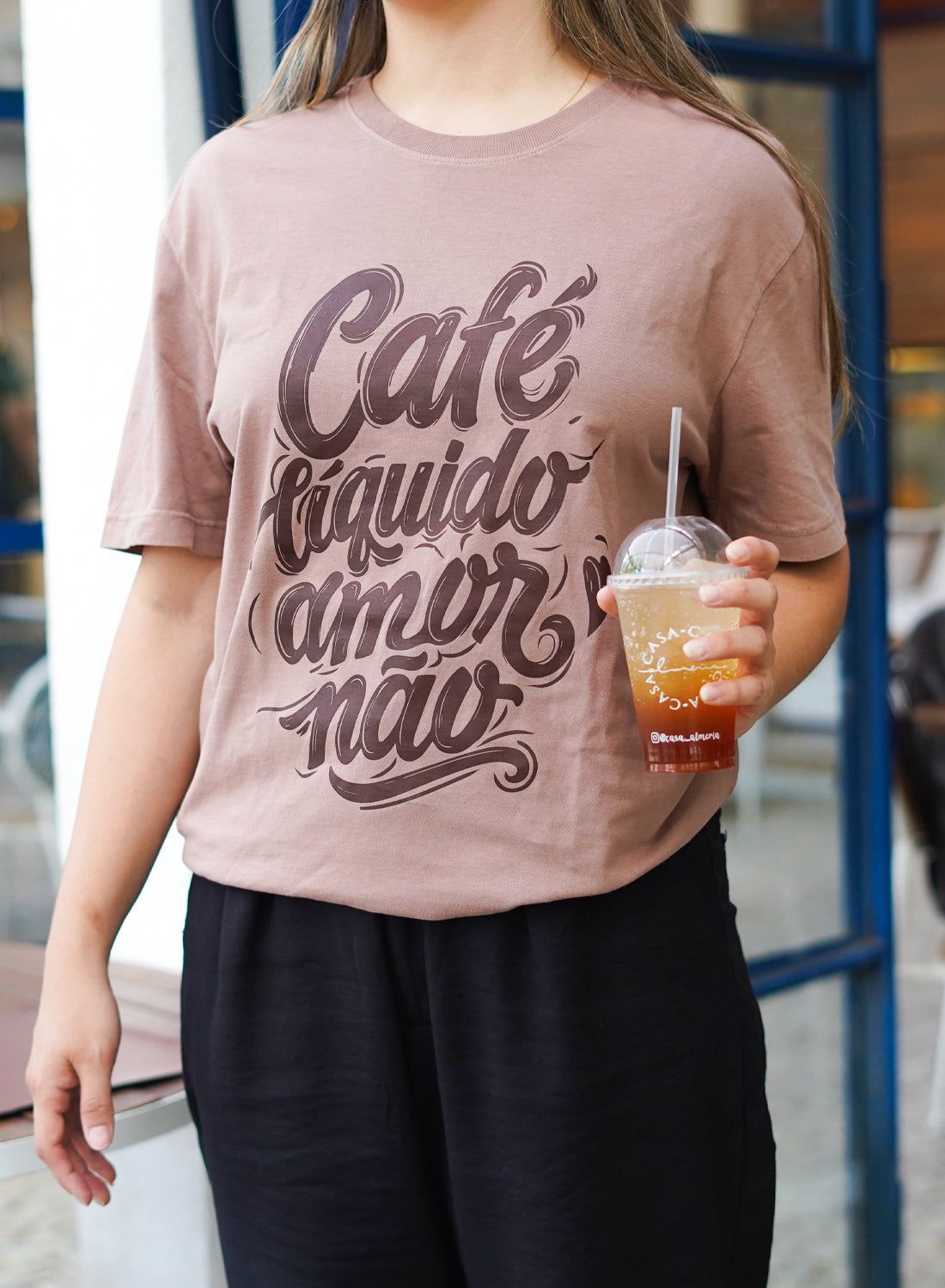 Camiseta Mocha Mousse "Café líquido, amor não"