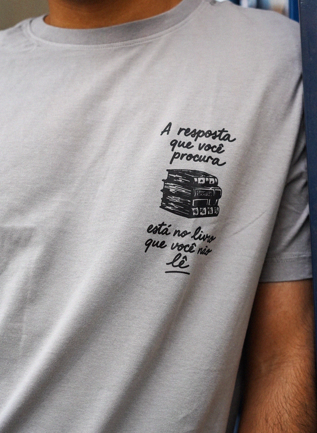 Camiseta " A resposta que você procura, está no livro que você não lê"