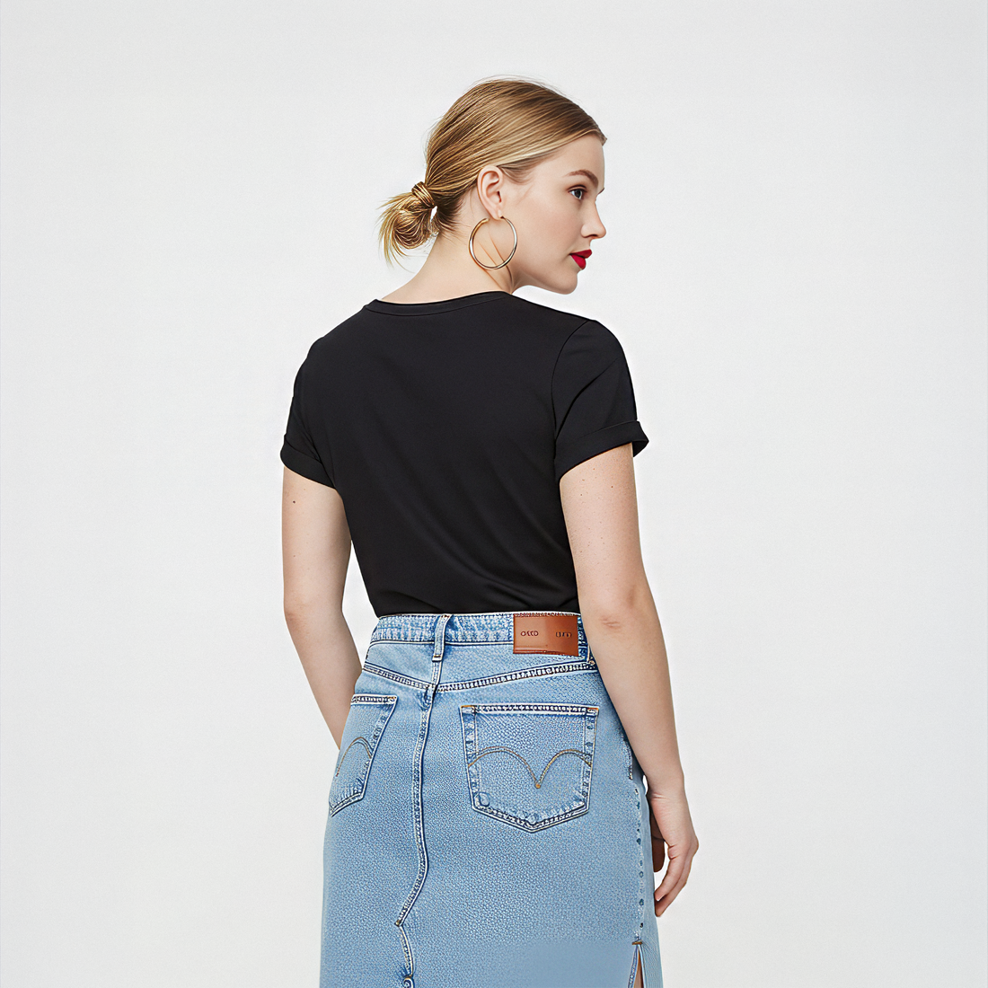 Camiseta Feminina Preta "Café líquido, amor não"